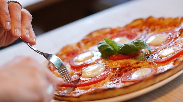 Doit-on se priver de pizza durant un régime ?