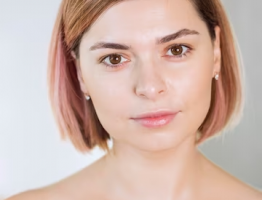Quelles sont les coupes de cheveux adaptées aux femmes au visage carré ?