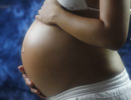 Épilation pendant la grossesse : précautions et recommandations pour les femmes enceintes